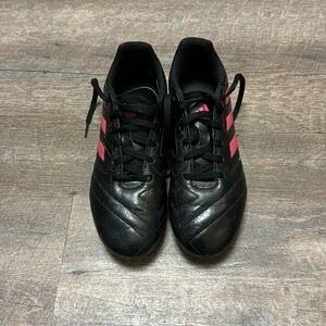 EUC Adidas Soccer Cleats